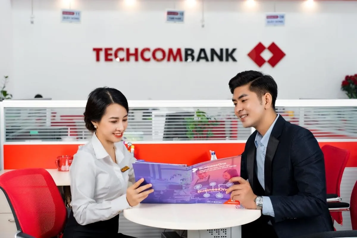 Số tiền cần trả hàng tháng là bao nhiêu khi vay 400 triệu từ ngân hàng Techcombank để mua căn Studio S4.01 Vinhomes Smart City?